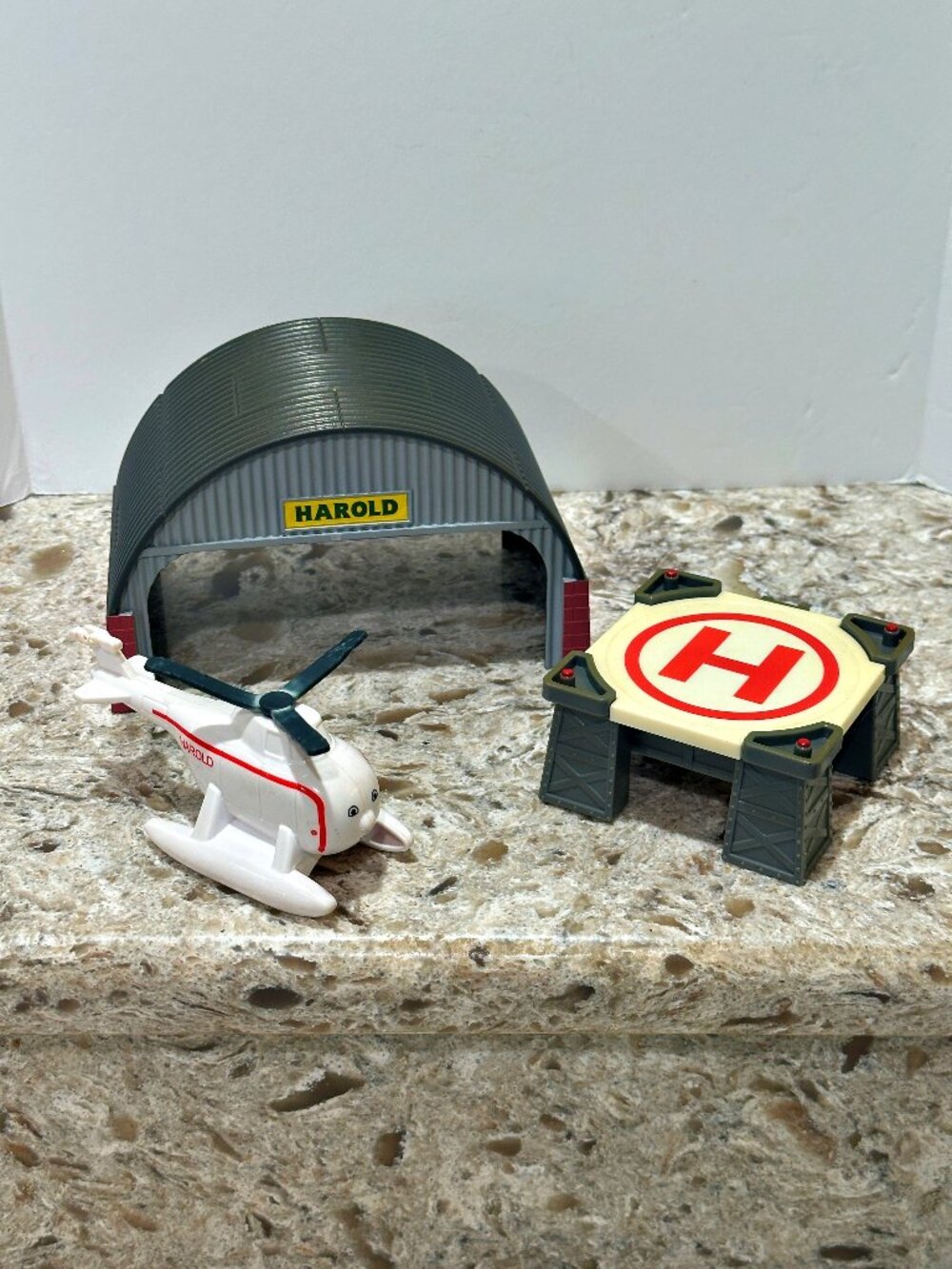Thomas the Train & Friends Harold Helicopter Lot of 3 with Helipad and Hangar